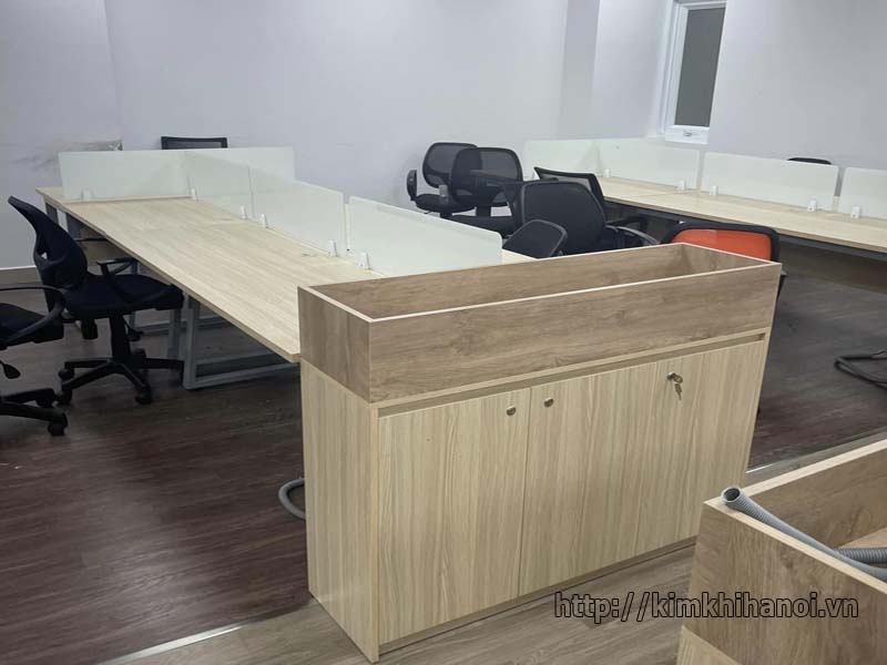 Vách ngăn bàn làm việc bằng kính VNK2