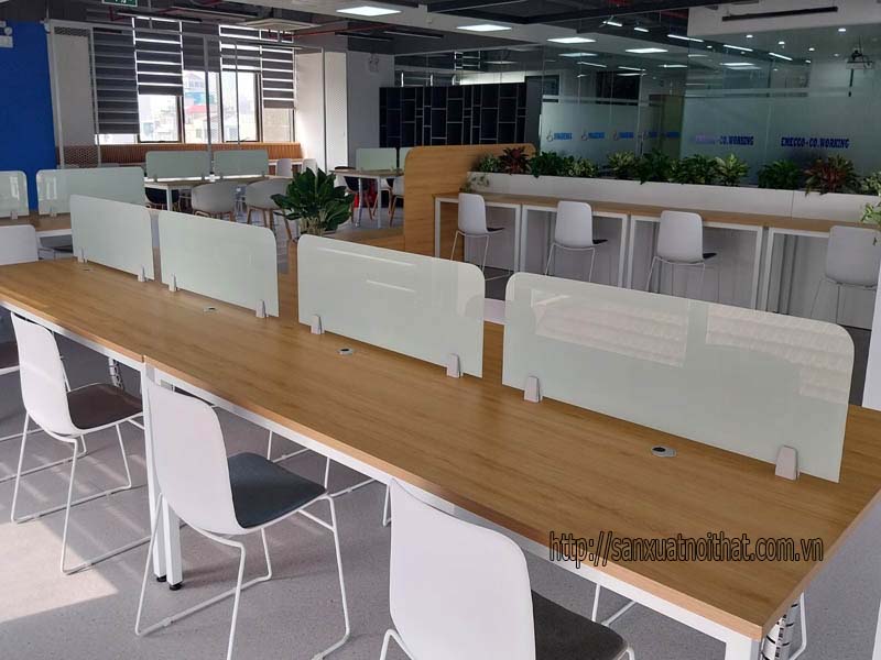 Vách ngăn bàn làm việc bằng kính VNK2