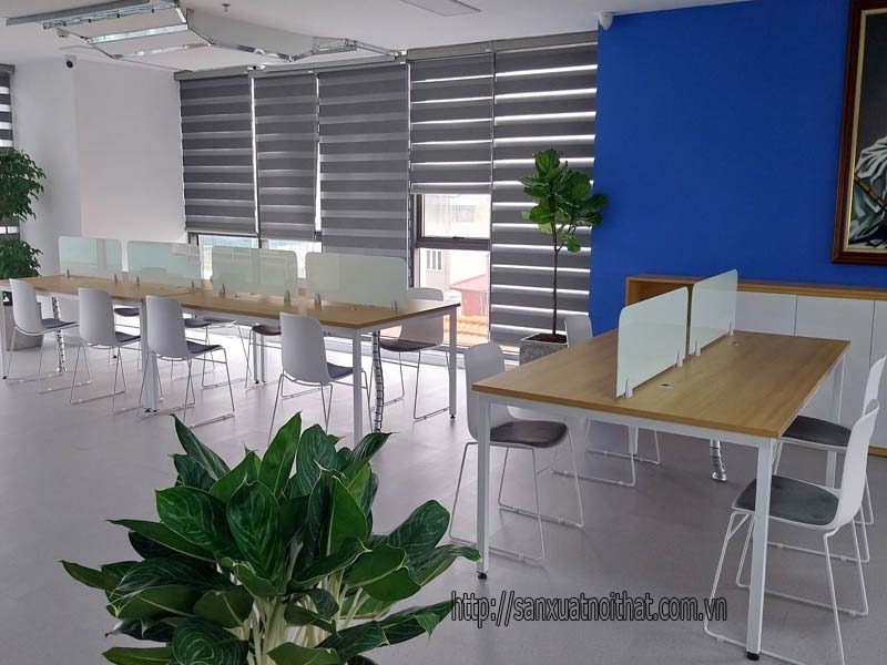 Vách ngăn bàn làm việc bằng kính VNK2