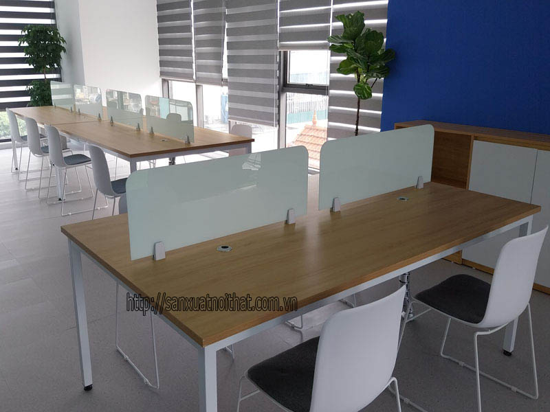 Vách ngăn bàn làm việc bằng kính VNK2