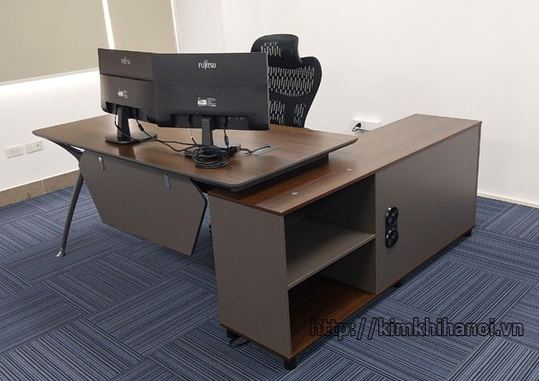 Bat treo yếm bàn làm việc