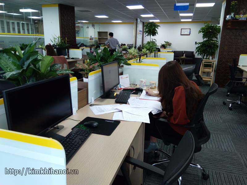 Vách ngăn bàn làm việc bằng kính VNK2